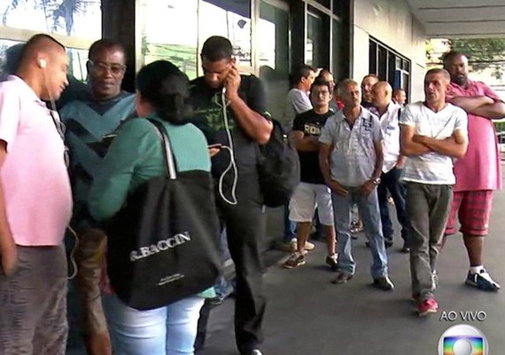 Agências da Caixa de SP têm filas no 1º dia de saque de contas inativas do FGTS