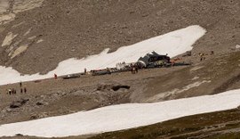 Avião militar de 1939 cai nos Alpes Suíços e deixa mortos