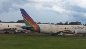 Carcaças aéreas permanecem em aeroportos depois de leiloadas