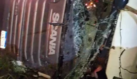 Motorista de carreta morre após veículo capotar na BR-316, em Pilar