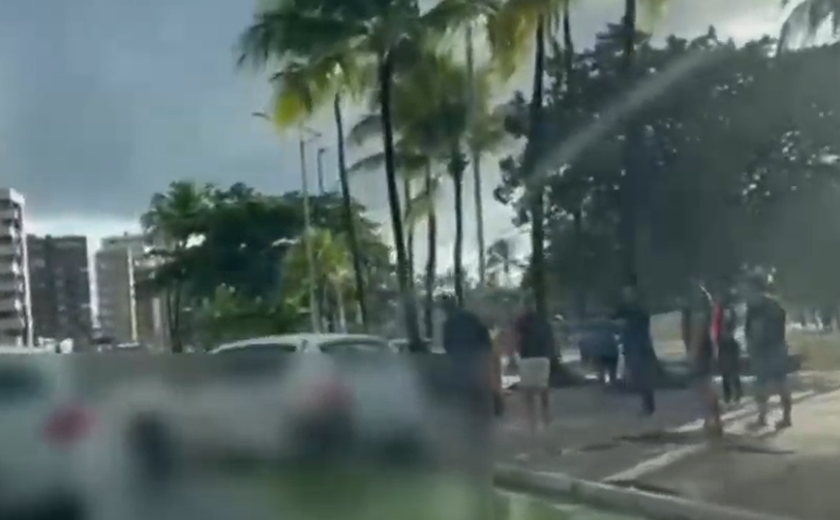 Atleta fica ferido durante treino após acidente entre BMW e Renault Sandero em Maceió