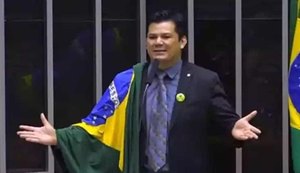 Chico e Caetano processam deputado bolsonarista que os acusa de usar verba pública para 'fumar maconha'