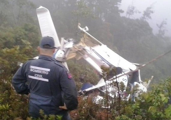 Queda de helicóptero mata seis pessoas em Campos do Jordão, SP