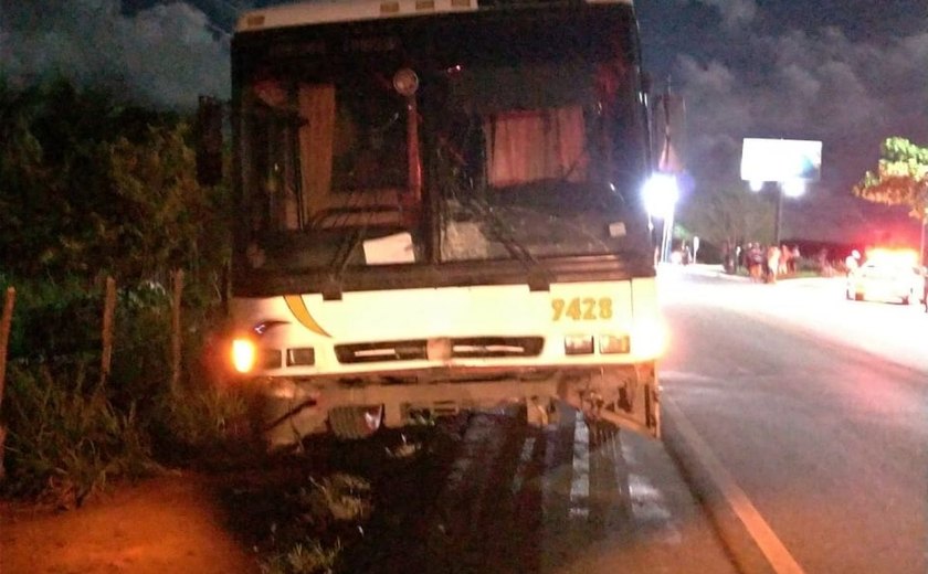 Mulher morre atropelada por ônibus na Barra
