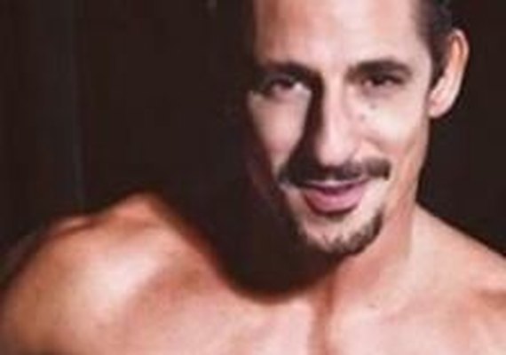 Ator Tuca Andrade, de 'A Lei do Amor', tem supostos nudes publicados na internet