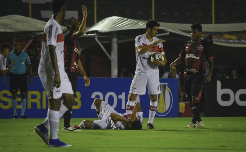 CRB fica na frente por duas vezes no Barradão, mas empata contra o Vitória