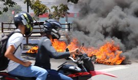 Trabalhadores do Veredas protestam no 12º dia de greve por salários