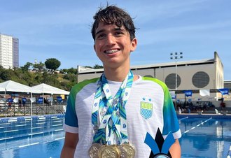 Jovem promessa da natação alagoana brilha e coleciona troféus em premiação estadual