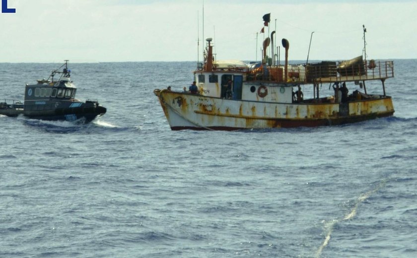 Barco venezuelano com 2.400 kg de cocaína é interceptado no Oceano Atlântico