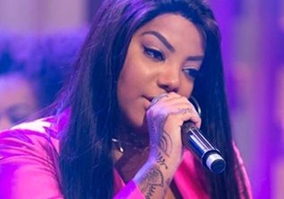 Ludmilla recusa foto com fã de 11 anos e menina chora em procissão de Angra