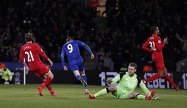 Vardy anota dois e Leicester bate o Liverpool em estreia sem Ranieri