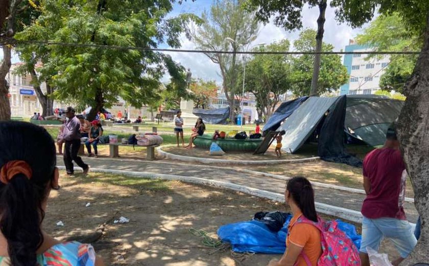 Trabalhadores de cinco Movimentos Sem Terra ocupam Praça Sinimbú em Maceió
