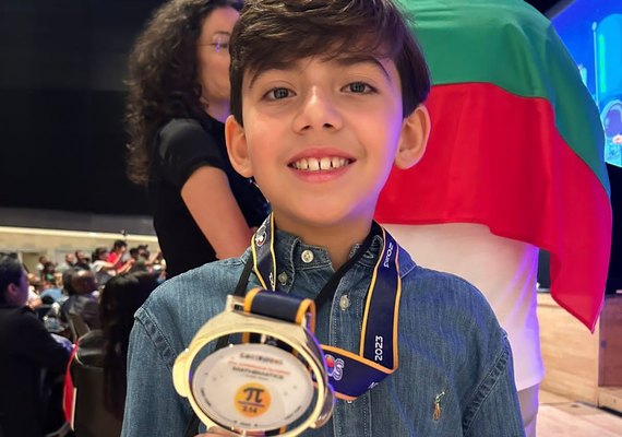 Aluno da Maple Bear ganha Medalha de Prata em Competição Internacional de Matemática