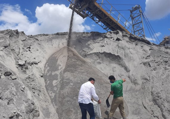 Em Arapiraca, pó de rocha é utilizado como fertilizante