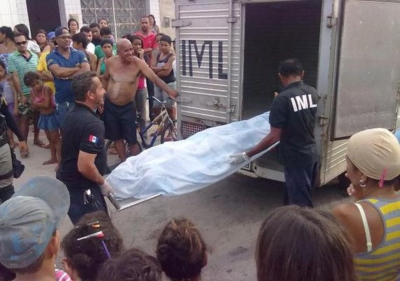 Corpo de homem em estado de decomposição encontrado no Rio Manguaba