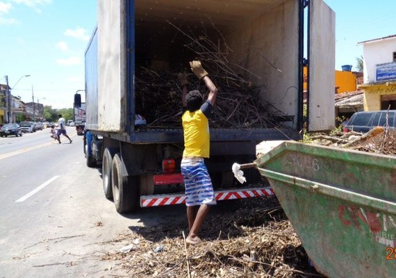 Agentes da Slum flagram descarte irregular em Maceió