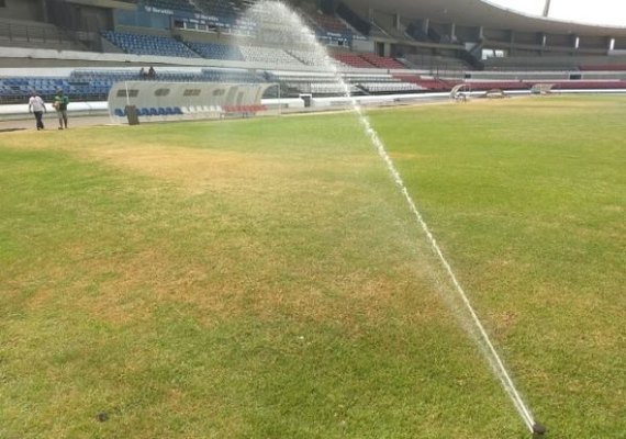 Após ano movimentado, gramado do Estádio Rei Pelé passa por reparos para 2018