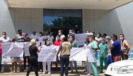 Vídeo: funcionários do Sanatório protestam em frente à unidade contra salários atrasados