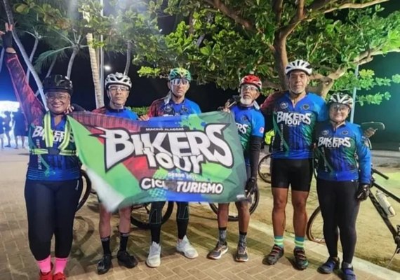 Ciclistas fazem turismo de duas rodas até Aparecida