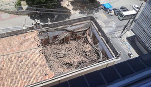 Parte do telhado do Museu de Arte Pierre Chalita desaba no Centro de Maceió