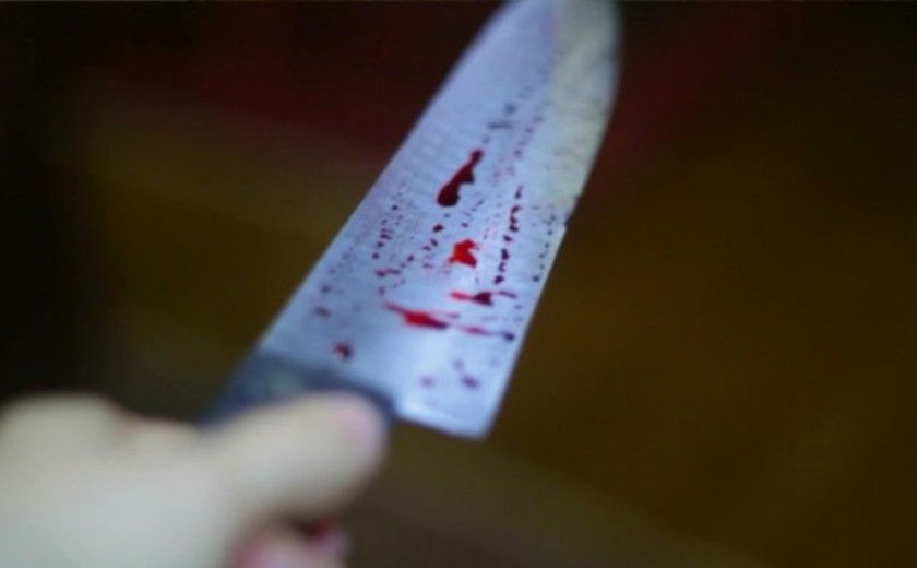Mulher é morta a facadas por filha e genro no bairro do Jacintinho