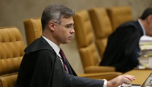 André Mendonça levanta sigilo de quase 40 processos no STF
