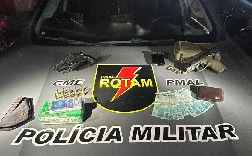 PM apreende duas armas de fogo e meio quilo de maconha após denúncia no Jacintinho
