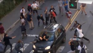 Motorista que atropelou skatistas na Rua Augusta ainda não se apresentou à polícia