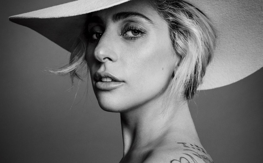Lady Gaga posa para revista americana e dispara: 'Cresci com muita culpa'