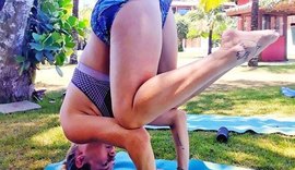 'Desculpem a raba pra cima': Luana Piovani ostenta boa forma em pose de ioga