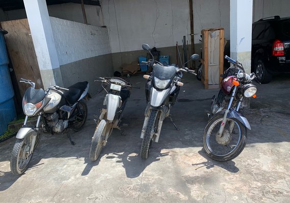 Polícia Civil autua dois homens presos por adulteração e receptação de motos furtadas