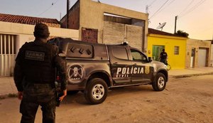 Homem mata esposa a facadas no Tabuleiro