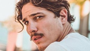 'Espelho da Vida': Pat invade quarto de Mauro César e faz ator ser preso