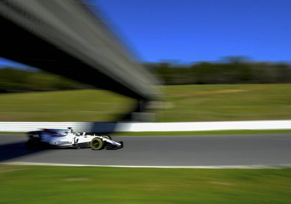 Felipe Massa faz tempo mais rápido em manhã de testes na Catalunha