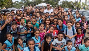 Prefeito JHC autoriza construção de ginásios poliesportivos para beneficiar alunos no Tabuleiro e Clima Bom