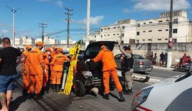 Acidente envolvendo cinco veículos deixa três pessoas feridas