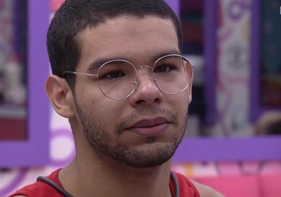 Tropeçou e caiu! Vyni é o oitavo eliminado do Big Brother Brasil 22