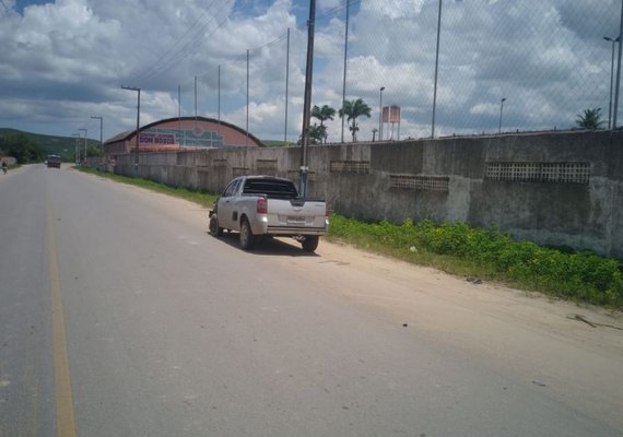 Condutor de carro de passeio e de cinquentinha colidem em Matriz de Camaragibe