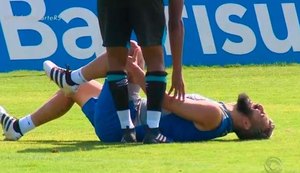 Douglas desfalca Grêmio por seis meses após romper ligamentos do joelho