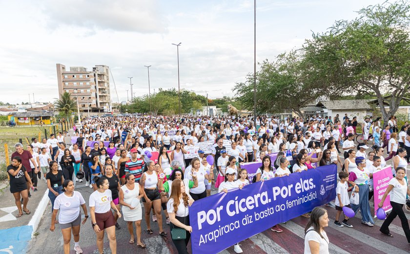 Ato público contra feminicídio reúne multidão em Arapiraca