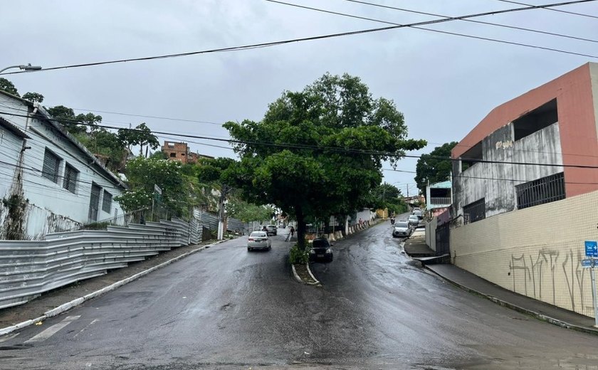 Ladeira José Cardoso é reaberta após conclusão de medidas preventivas
