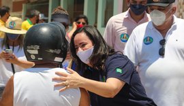 Fabiana Pessoa é recebida com carinho na Canafistula