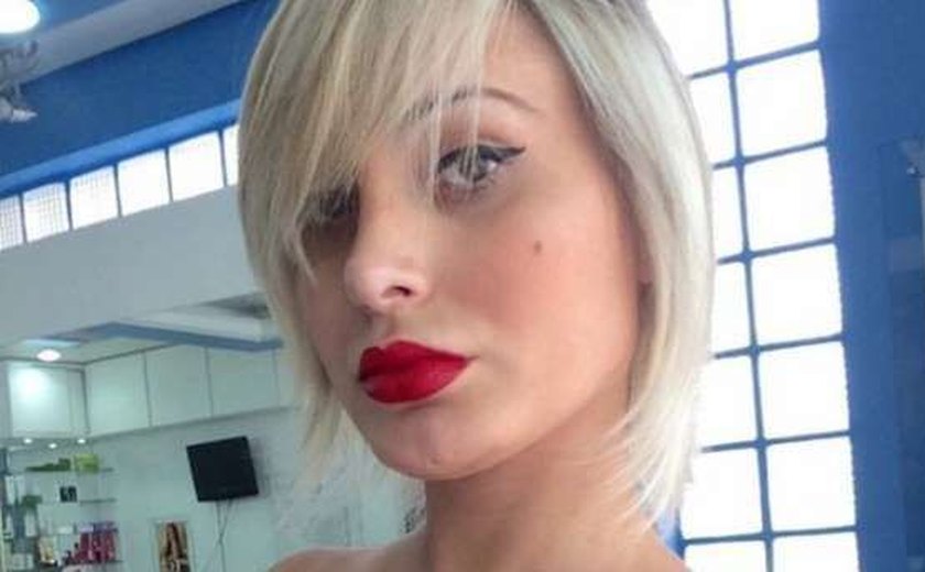 Andressa Urach relembra passado e chora: 'Eu era repugnante'