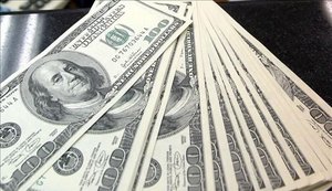 Dólar cai nesta quarta-feira, mas ainda ronda o nível de R$3,30