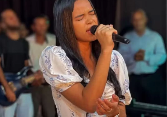 Cantora gospel morre aos 18 anos após acidente com ambulância