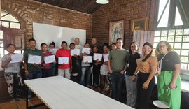 Semed certifica 14 indígenas venezuelanos que concluíram curso de Introdução à Língua Portuguesa