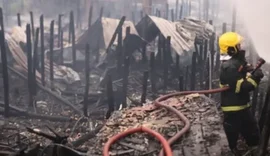 Explosão de botijão de gás seguido de incêndio em  atinge várias casas
