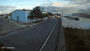 Polícia procura motorista de retroescavadeira após morte de motociclista