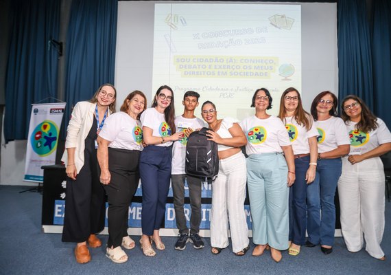 Estudantes de escolas municipais são premiados em concurso de redação