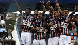 Fluminense aproveita festa do título e anuncia renovação de Scarpa